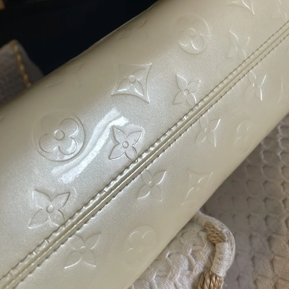 Authentic Louis Vuitton Pearl Venis Purse - Picture 5 of 6